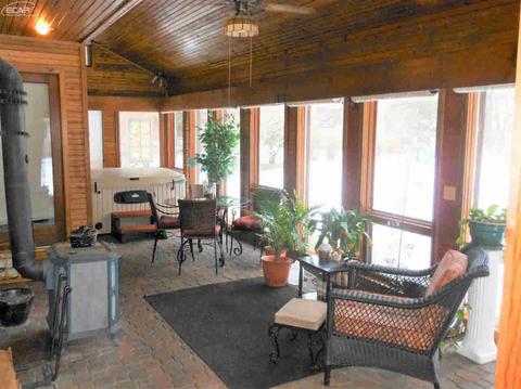 1160 Tumbleweed Ct, Flint, MI 48532 photo 4