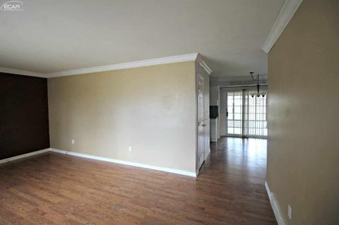 431 Primrose Ln, Flushing, MI 48433 photo 4