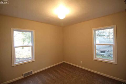 527 Warren Ave, Flushing, MI 48433 photo 12