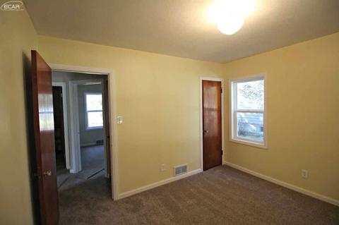 527 Warren Ave, Flushing, MI 48433 photo 14