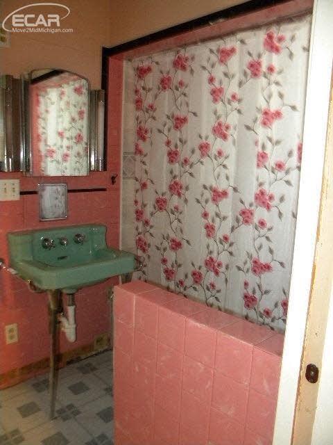 315 Exchange St, Owosso, MI 48867 photo 15