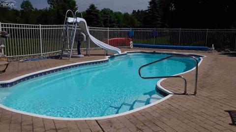 6484 Stonebrook Ln, Flushing, MI 48433 photo 2