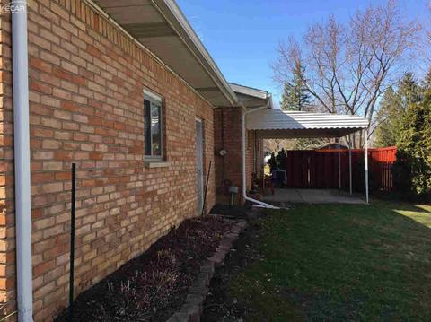 4385 Gerard Ct, Flint, MI 48507 photo 2
