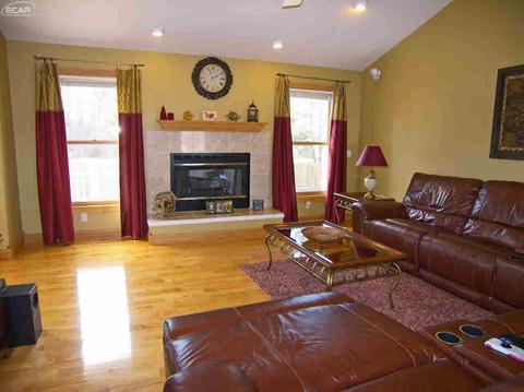 6548 Stonebrook Ln, Flushing, MI 48433 photo 2