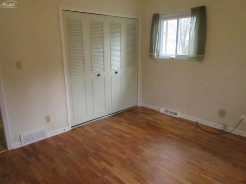 1537 Suzanne Ct, Flushing, MI 48433 photo 9