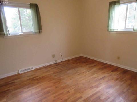 1537 Suzanne Ct, Flushing, MI 48433 photo 10