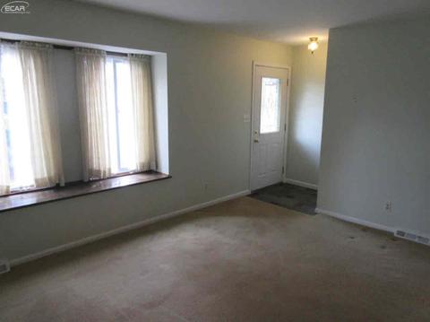 1537 Suzanne Ct, Flushing, MI 48433 photo 5