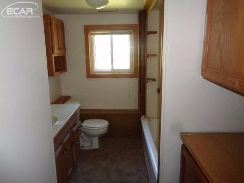 1049 E Pine St, Mt Morris, MI 48458 photo 6