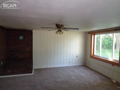 1049 E Pine St, Mt Morris, MI 48458 photo 3