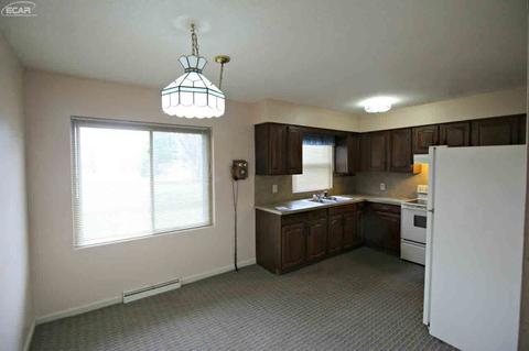 839 Coutant St, Flushing, MI 48433 photo 4