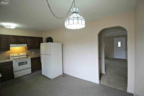 839 Coutant St, Flushing, MI 48433 photo 5