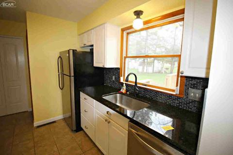 3408 Ridgecliffe Dr, Flint, MI 48532 photo 5