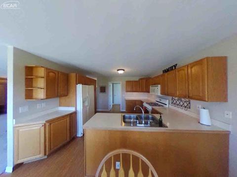 452 Primrose Ln, Flushing, MI 48433 photo 3
