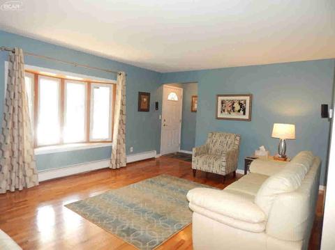 425 N Elms Rd, Flushing, MI 48433 photo 6