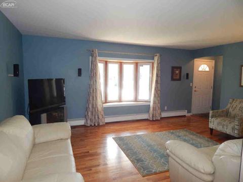 425 N Elms Rd, Flushing, MI 48433 photo 9