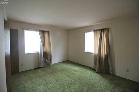2026 Lowden Ln, Flint, MI 48532 photo 12