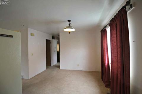 2026 Lowden Ln, Flint, MI 48532 photo 3
