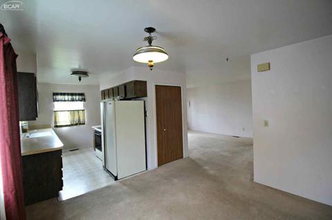 2026 Lowden Ln, Flint, MI 48532 photo 4