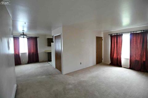 2026 Lowden Ln, Flint, MI 48532 photo 2