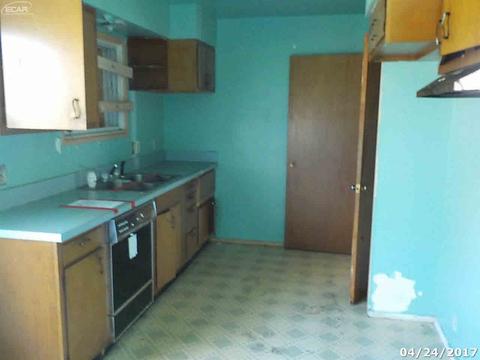 4415 Warrington Dr, Flint, MI 48504 photo 2