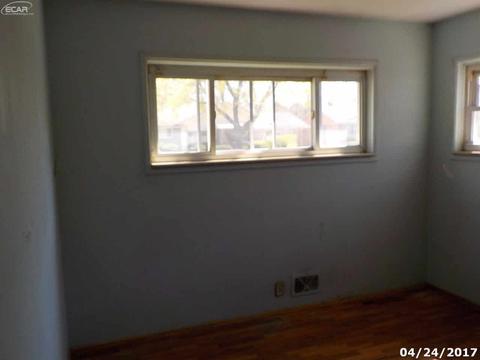 4415 Warrington Dr, Flint, MI 48504 photo 4