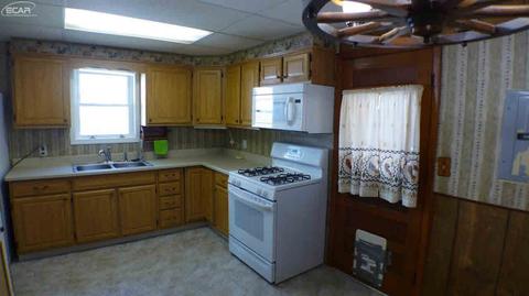 2173 Morrish St, Burton, MI 48519 photo 7