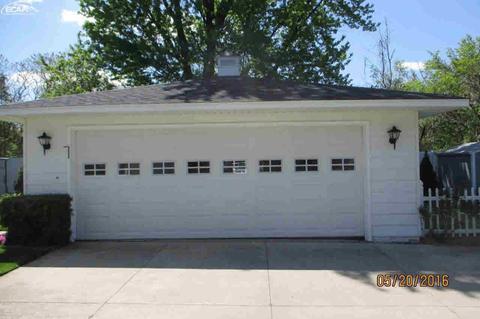 513 Hut West Dr, Flushing, MI 48433 photo 2