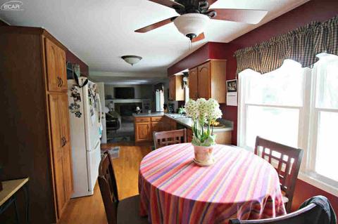 2247 W Maple Ave, Flint, MI 48507 photo 7