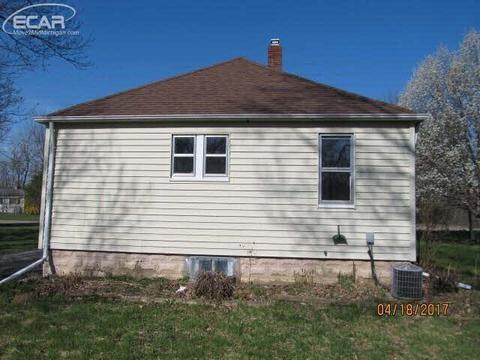 6458 Summit St, Mount Morris, MI 48458 photo 2