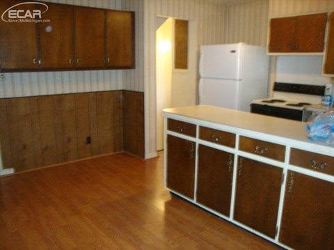 2563 Norbert St, Flint, MI 48504 photo 3