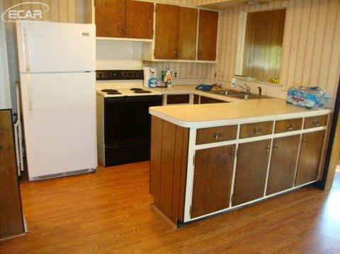 2563 Norbert St, Flint, MI 48504 photo 4