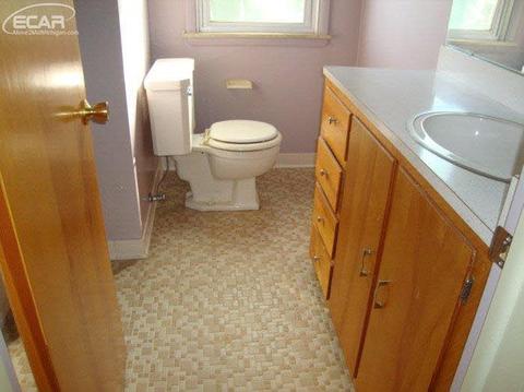 2563 Norbert St, Flint, MI 48504 photo 13