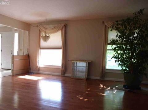 1094 River Forest Dr, Flint, MI 48532 photo 5