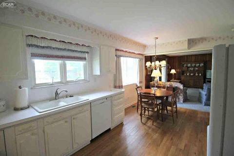 1109 Clearview Dr, Flushing, MI 48433 photo 16