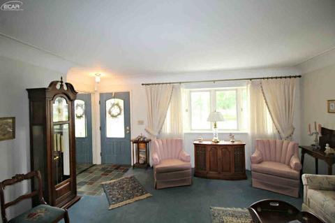 1109 Clearview Dr, Flushing, MI 48433 photo 3