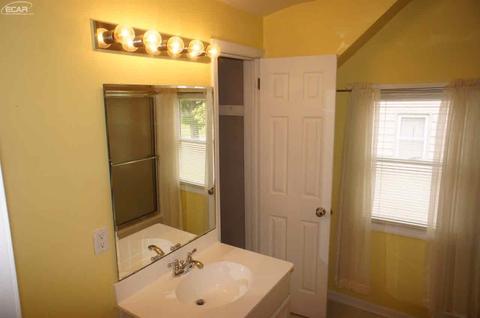 2447 Norbert St, Flint, MI 48504 photo 11