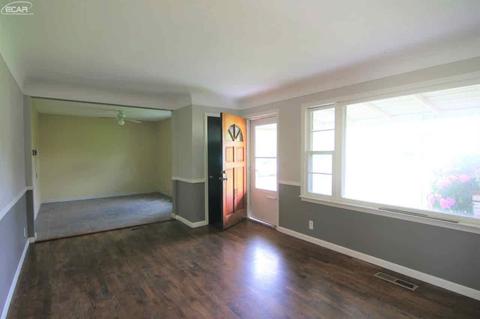 6475 Johnson Rd, Flushing, MI 48433 photo 2