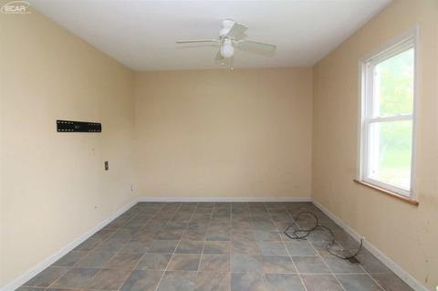 6475 Johnson Rd, Flushing, MI 48433 photo 3