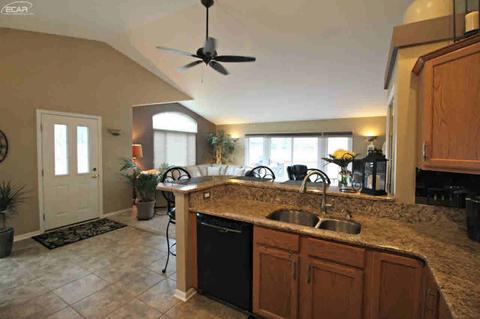 245 Aberdeen Ct, Flushing, MI 48433 photo 4