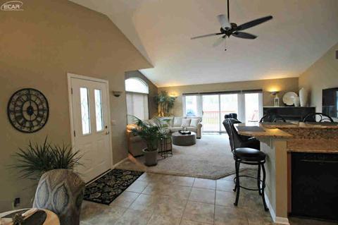 245 Aberdeen Ct, Flushing, MI 48433 photo 2