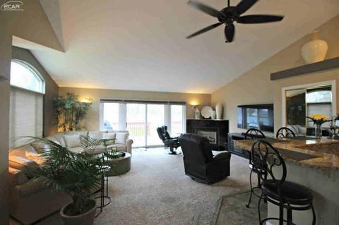245 Aberdeen Ct, Flushing, MI 48433 photo 3