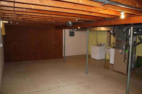 1102 Normandy Terrace Dr, Flint, MI 48532 photo 28