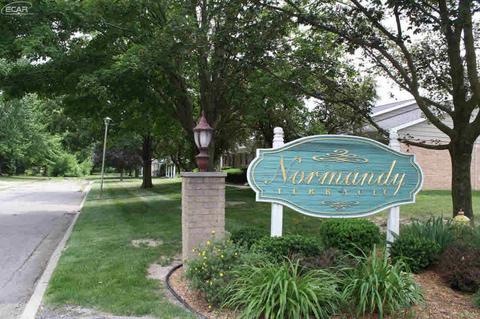 1102 Normandy Terrace Dr, Flint, MI 48532 photo 2