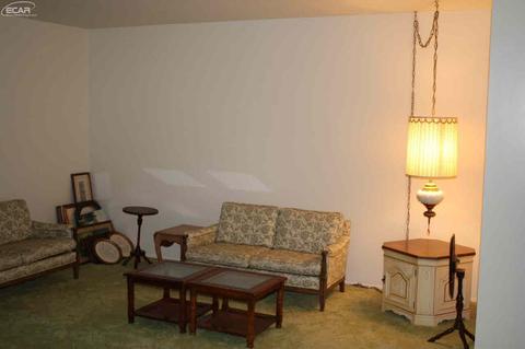 1102 Normandy Terrace Dr, Flint, MI 48532 photo 7