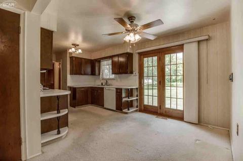 7040 Partridge Dr, Flushing, MI 48433 photo 4
