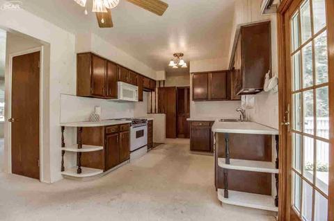 7040 Partridge Dr, Flushing, MI 48433 photo 5