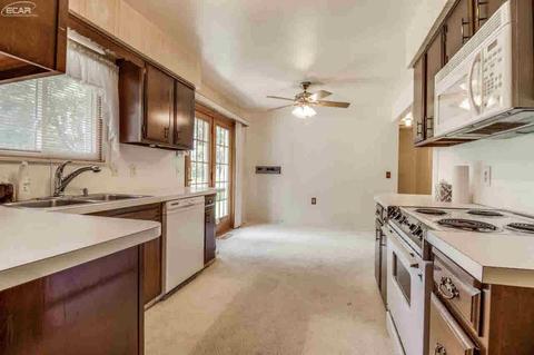 7040 Partridge Dr, Flushing, MI 48433 photo 6