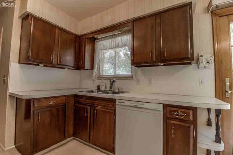 7040 Partridge Dr, Flushing, MI 48433 photo 7