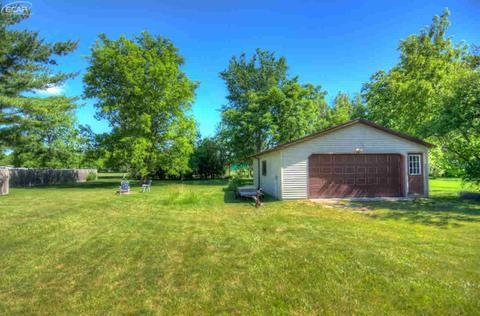 7037 Donelson Trl, Davison, MI 48423 photo 2