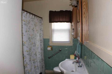 532 Burroughs Ave, Flint, MI 48507 photo 11